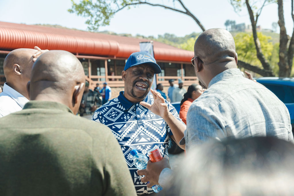Delegates in conversation during the Gariep Dam tour